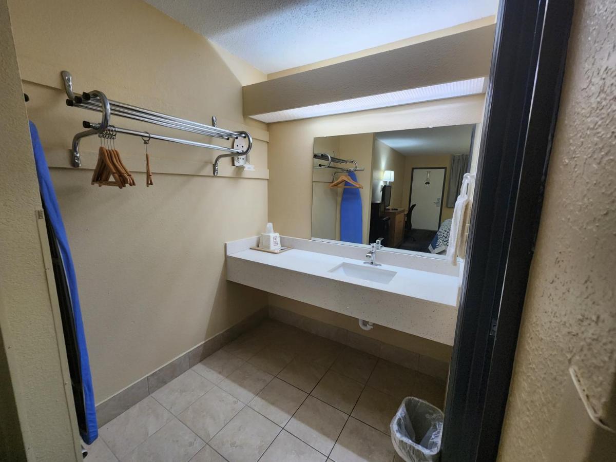 Budget Host Inn Henderson Buitenkant foto