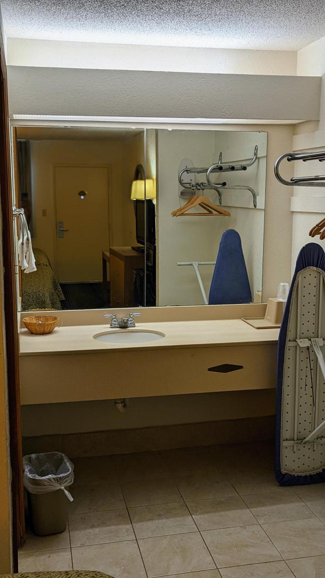 Budget Host Inn Henderson Buitenkant foto